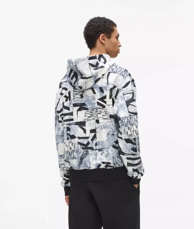 Afslappet hættetrøje med monogram overalt