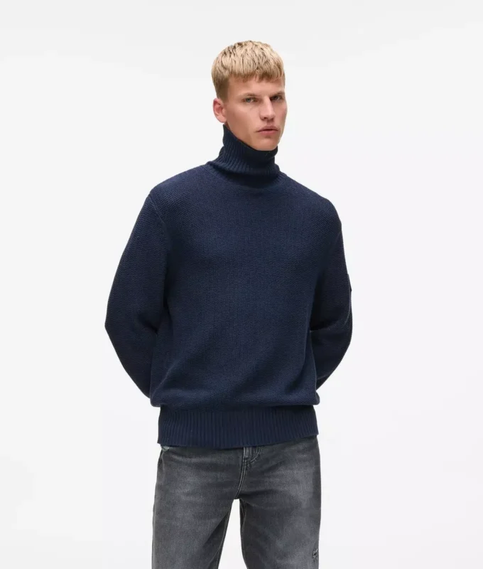Afslappet rullekravesweater