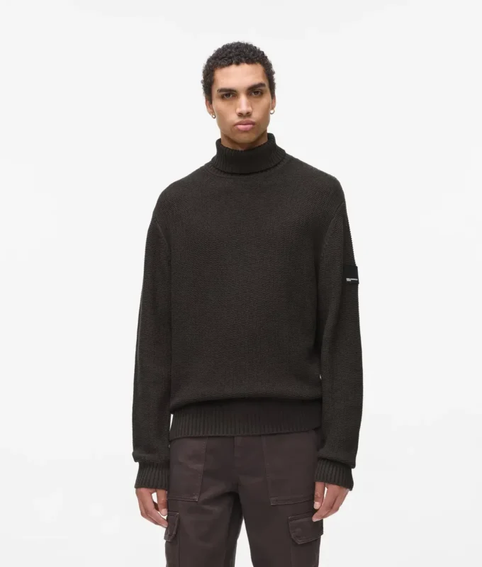 Afslappet rullekravesweater