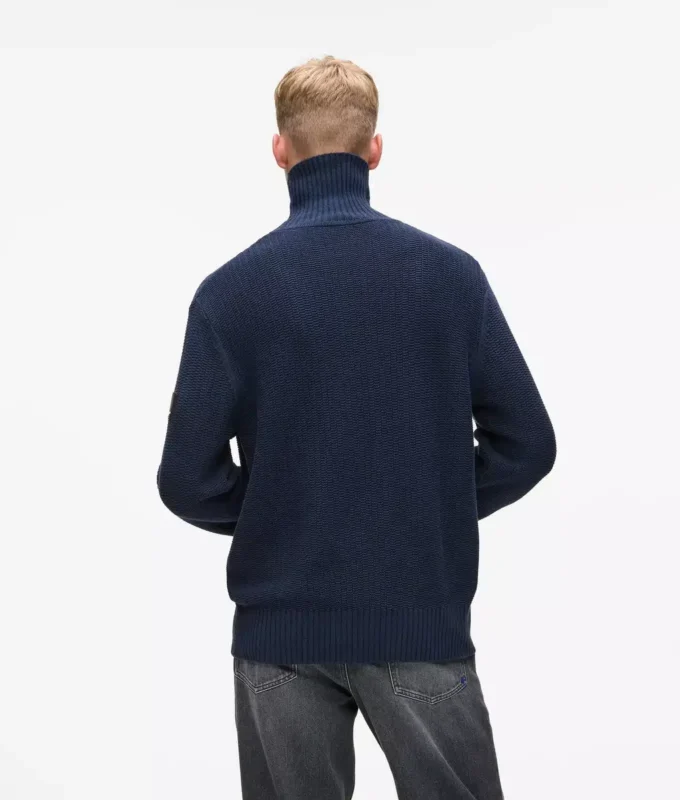 Afslappet rullekravesweater