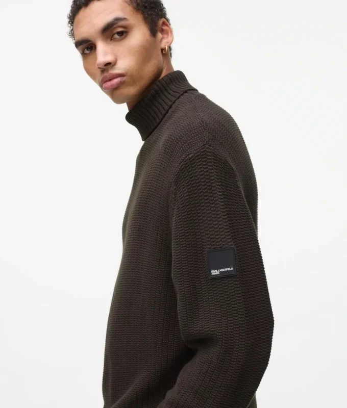 Afslappet rullekravesweater