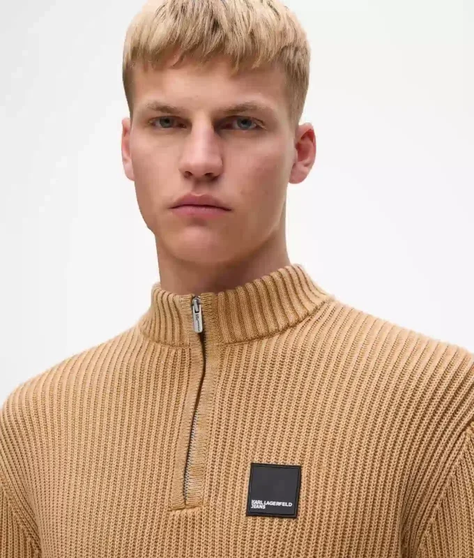 Afslappet sweater med halv lynlås