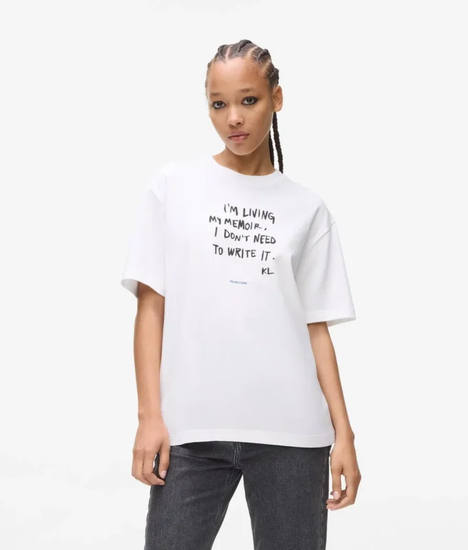 Afslappet T-shirt med Karl-citat