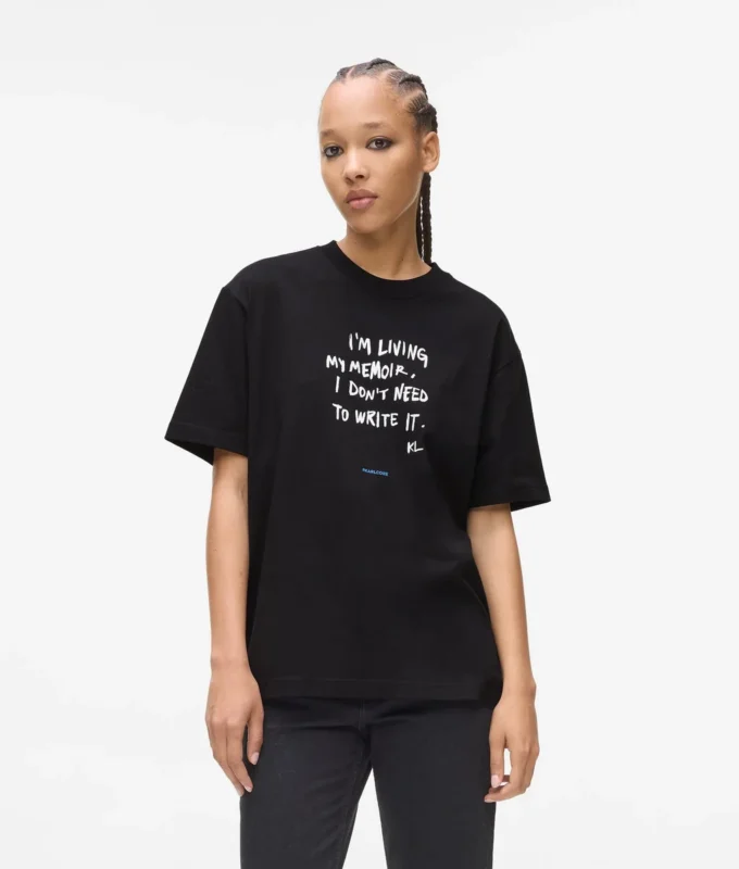 Afslappet T-shirt med Karl-citat