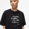 Afslappet T-shirt med Karl-citat