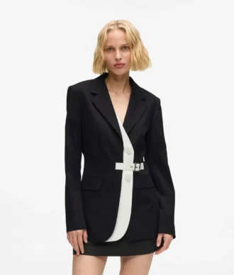 Blazer med bælte og kontrastrevers