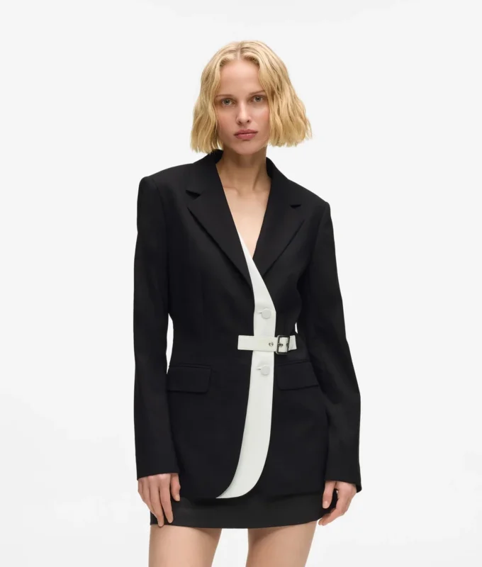 Blazer med bælte og kontrastrevers