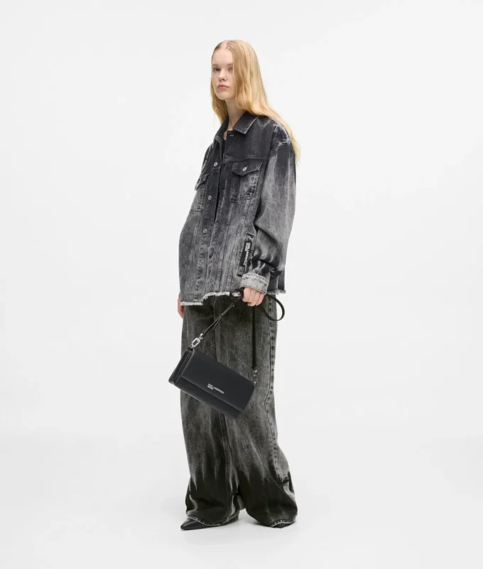 Blegede jeans med lav talje og brede ben
