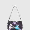 BLOMSTRET NYLON SKULDERTASKE