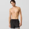 Boardshorts med kontrastpiping