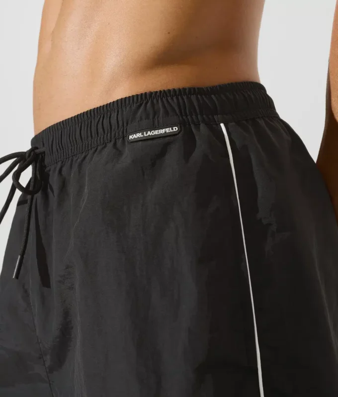 Boardshorts med kontrastpiping