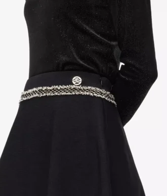 Bouclé-detaljeret striknederdel