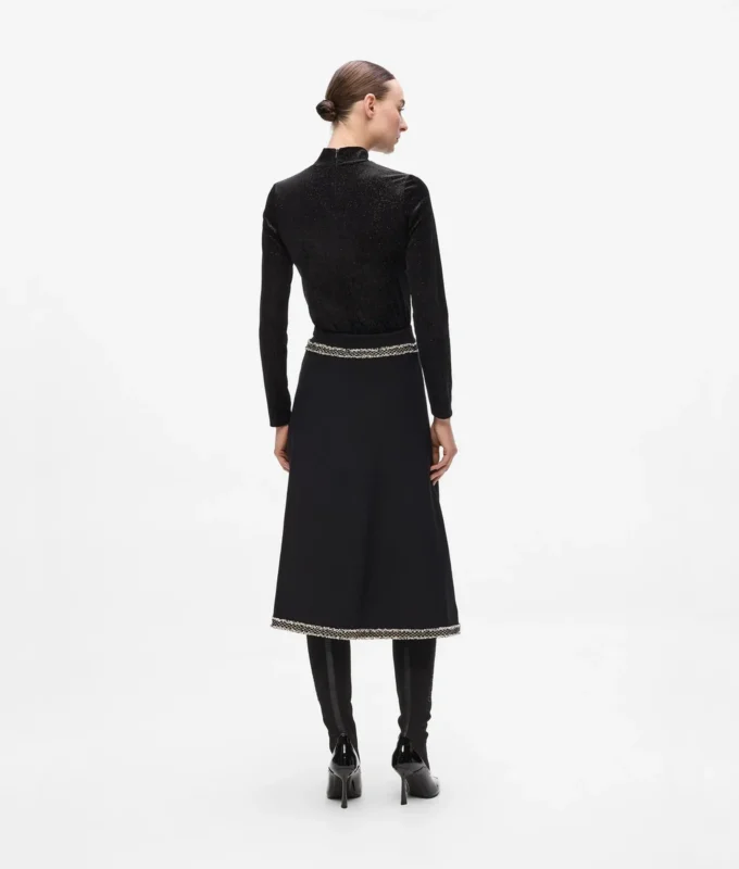 Bouclé-detaljeret striknederdel