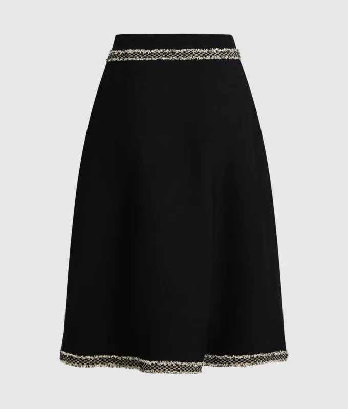 Bouclé-detaljeret striknederdel