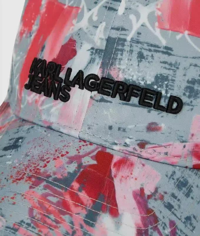 Cap med graffiti-print overalt