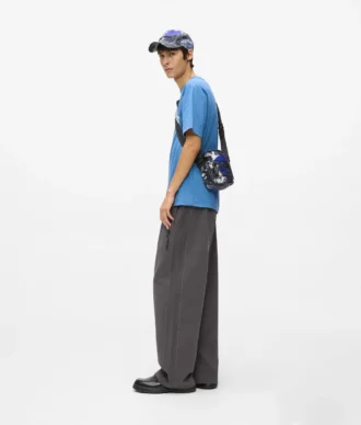 Crossbody-taske med graffititryk