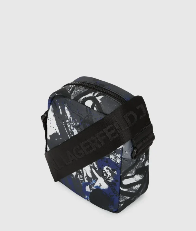 Crossbody-taske med graffititryk