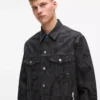 Denimjakke med monogramprint overalt