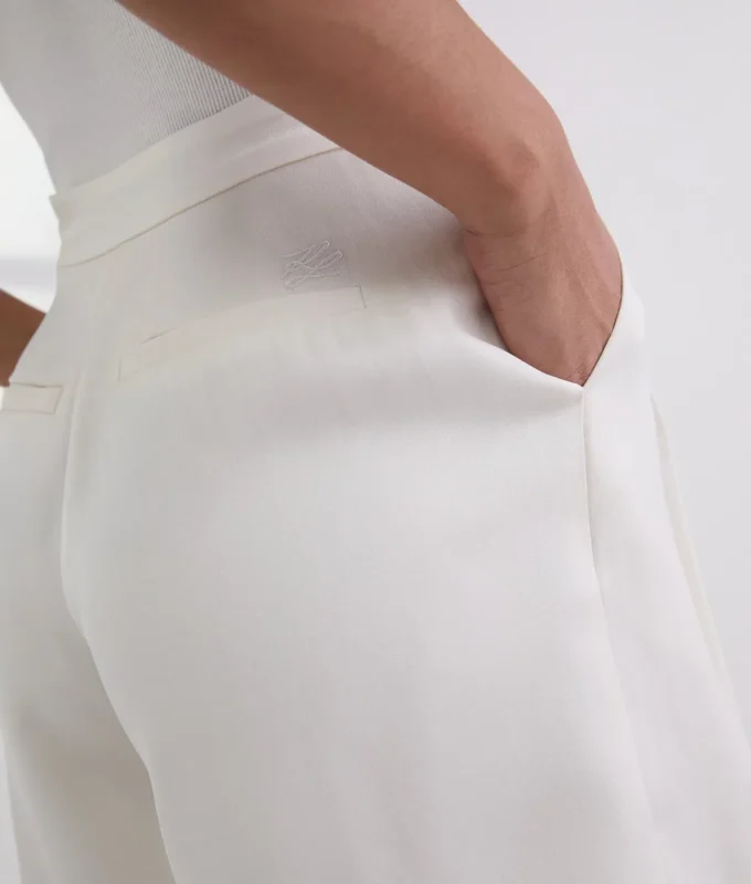 FLUID SKRÆDDERSYEDE SHORTS
