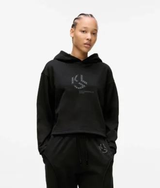 Hættetrøje med monogram og nitter