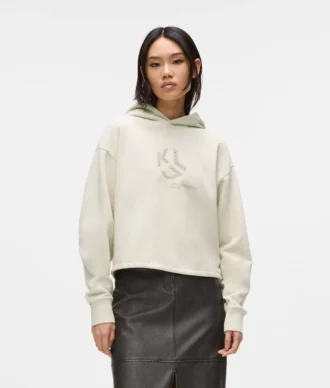 Hættetrøje med monogram og nitter