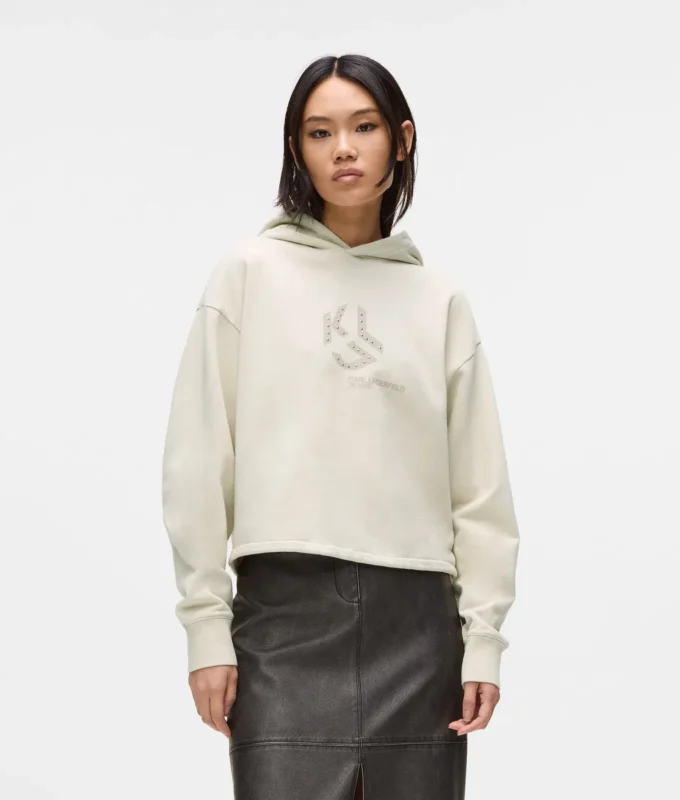 Hættetrøje med monogram og nitter