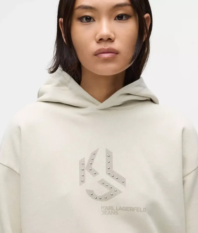 Hættetrøje med monogram og nitter
