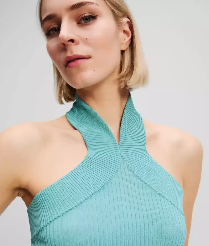 HALTERNECK STRIKKET TOP