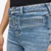 Højtaljede jeans med udsvungne ben