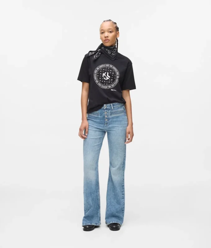 Højtaljede jeans med udsvungne ben