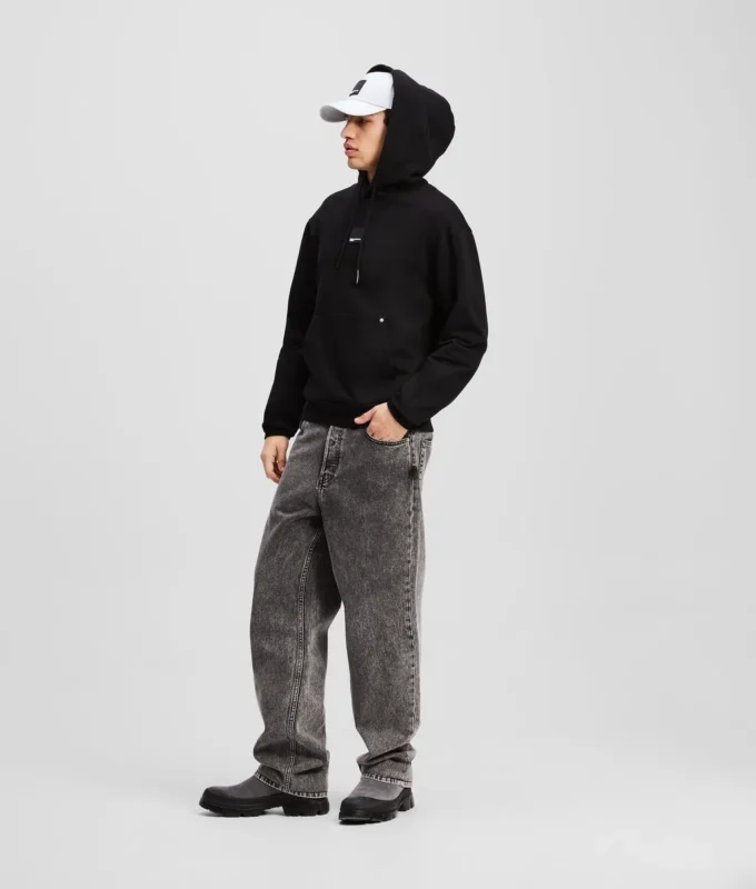HOODIE MED GRAFIK