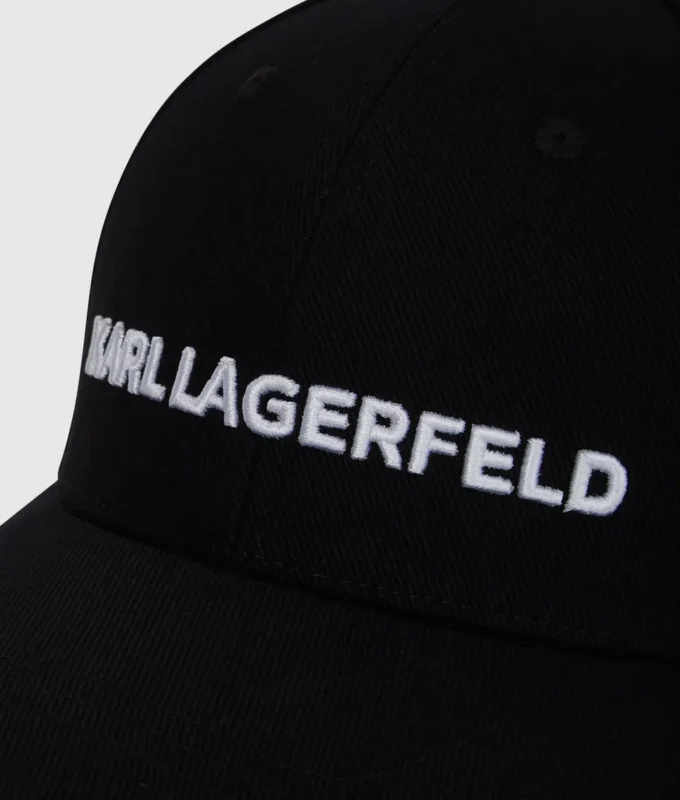 Hue med broderet logo