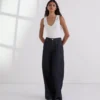 JEANS MED KONTRASTSTING OG BREDE BEN