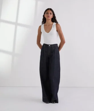 JEANS MED KONTRASTSTING OG BREDE BEN