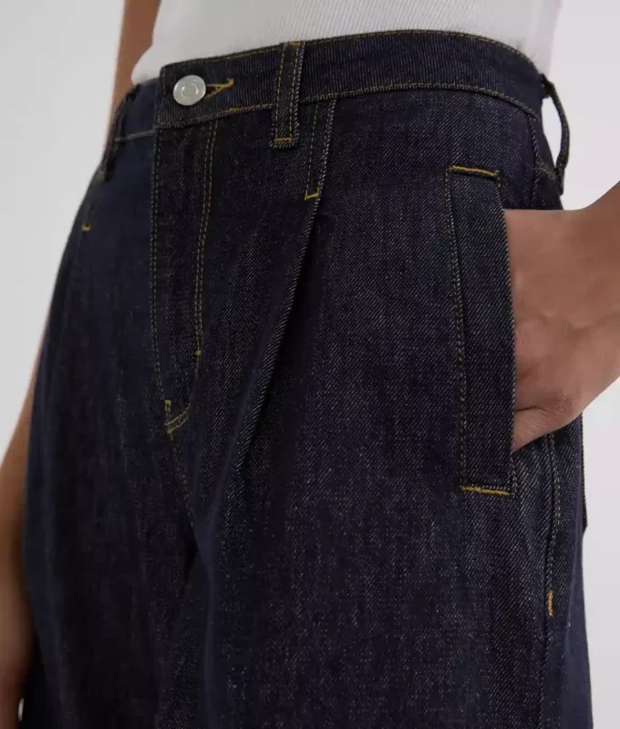 JEANS MED KONTRASTSTING OG BREDE BEN