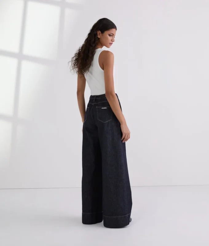 JEANS MED KONTRASTSTING OG BREDE BEN