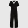 Jumpsuit med karakteristisk krave