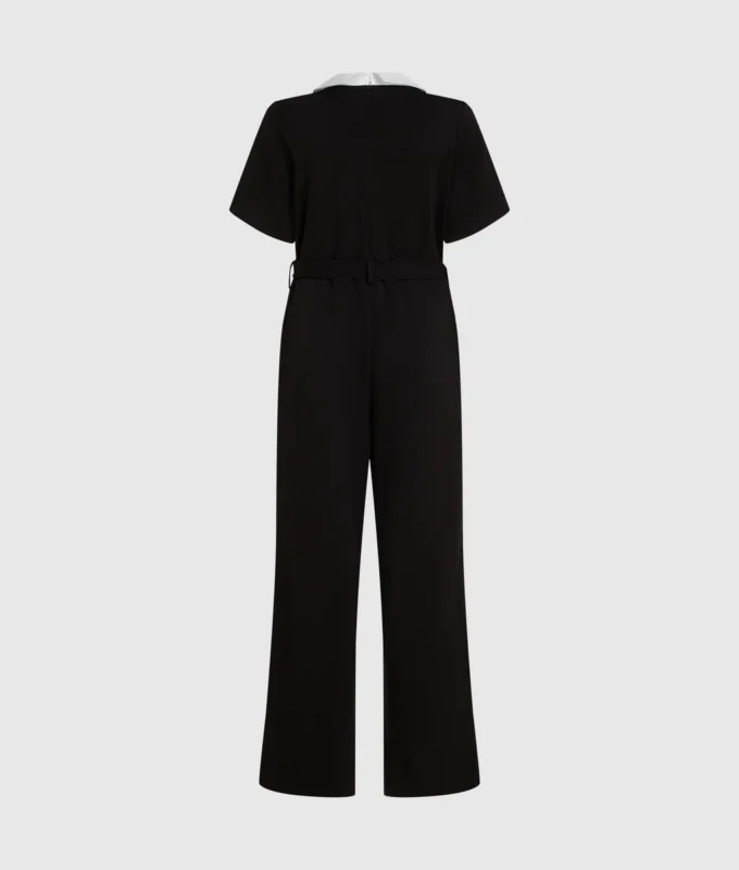 Jumpsuit med karakteristisk krave