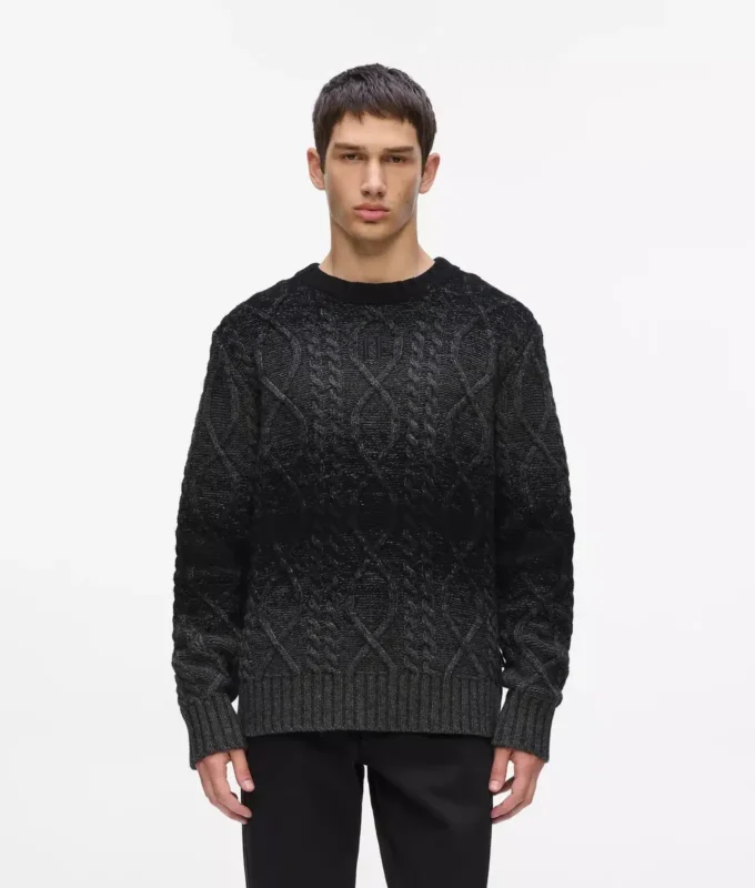 Kabelstrikket sweater