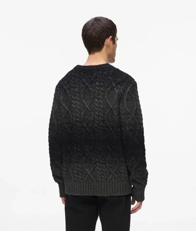 Kabelstrikket sweater