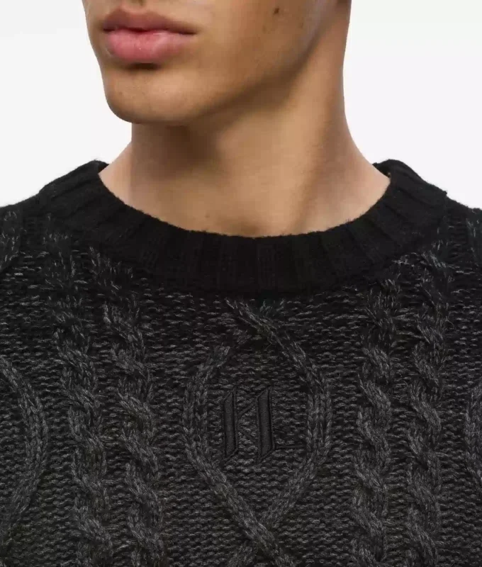 Kabelstrikket sweater