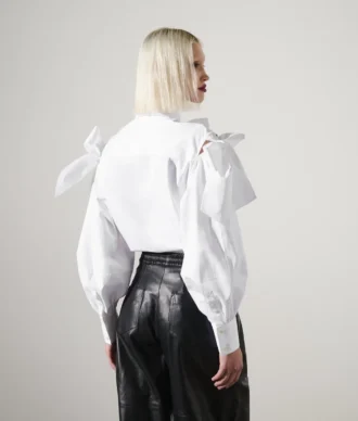 KARL STUDIO SKJORTE MED SLØYDETAL
