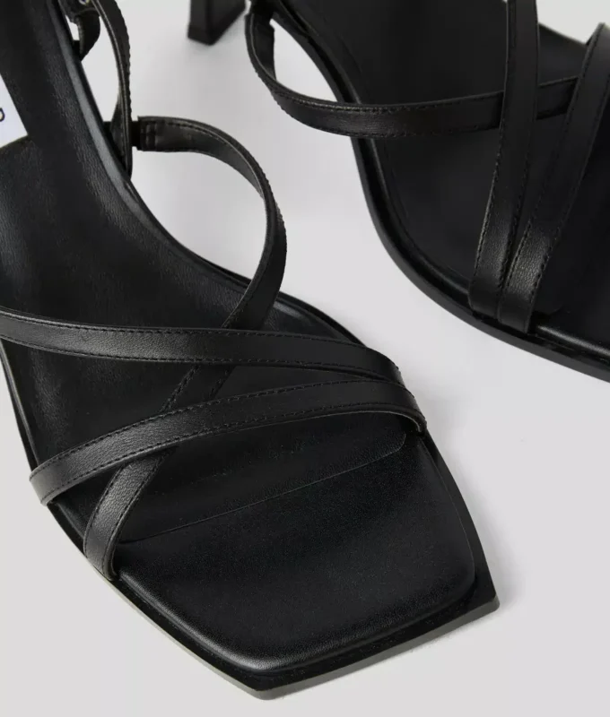 KARMEL SIGNIA SANDALER MED KÆDEBÅND OG HÆL