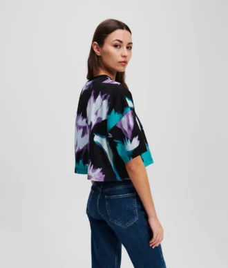 KORT T-SHIRT MED BLOMSTERMØNSTER