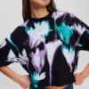 KORT T-SHIRT MED BLOMSTERMØNSTER