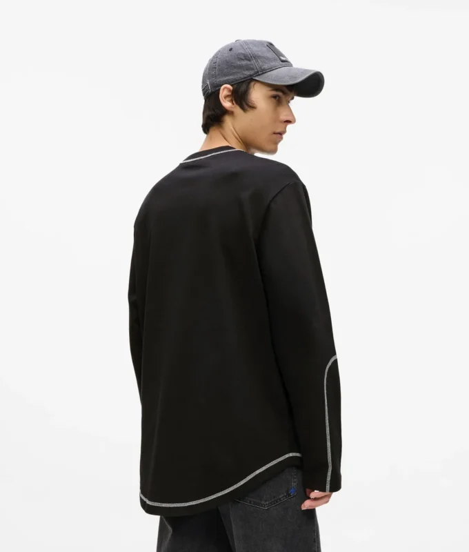 Langærmet T-shirt med kontrastsyninger