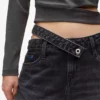 Løstsiddende jeans med udskæring i taljen