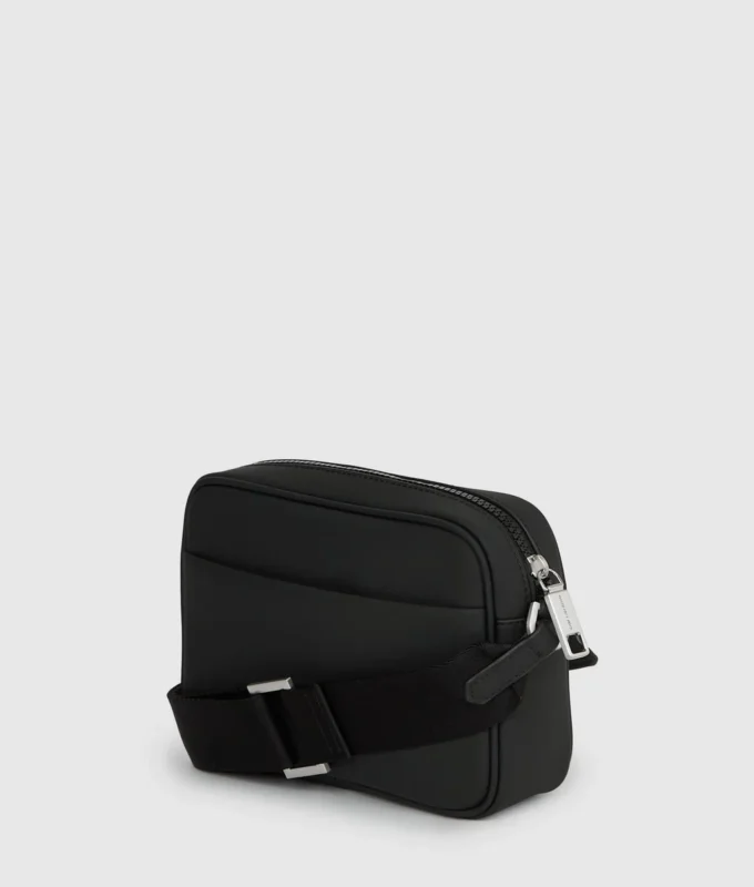 Minimalistisk kamerataske med logo