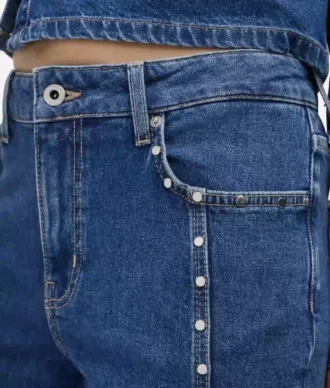 Mom jeans med nitter