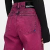 Mom jeans med spraymaling